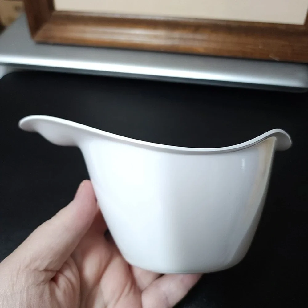 Vintage HUTZLER SAUCY SERVER 1987 White Melamine CURVY BOWL Gravy Boat 503 RETRO